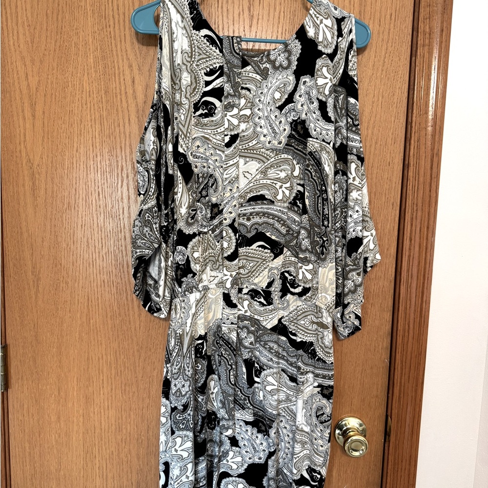 VENUS Black and White Paisley Long Sleeve Dress